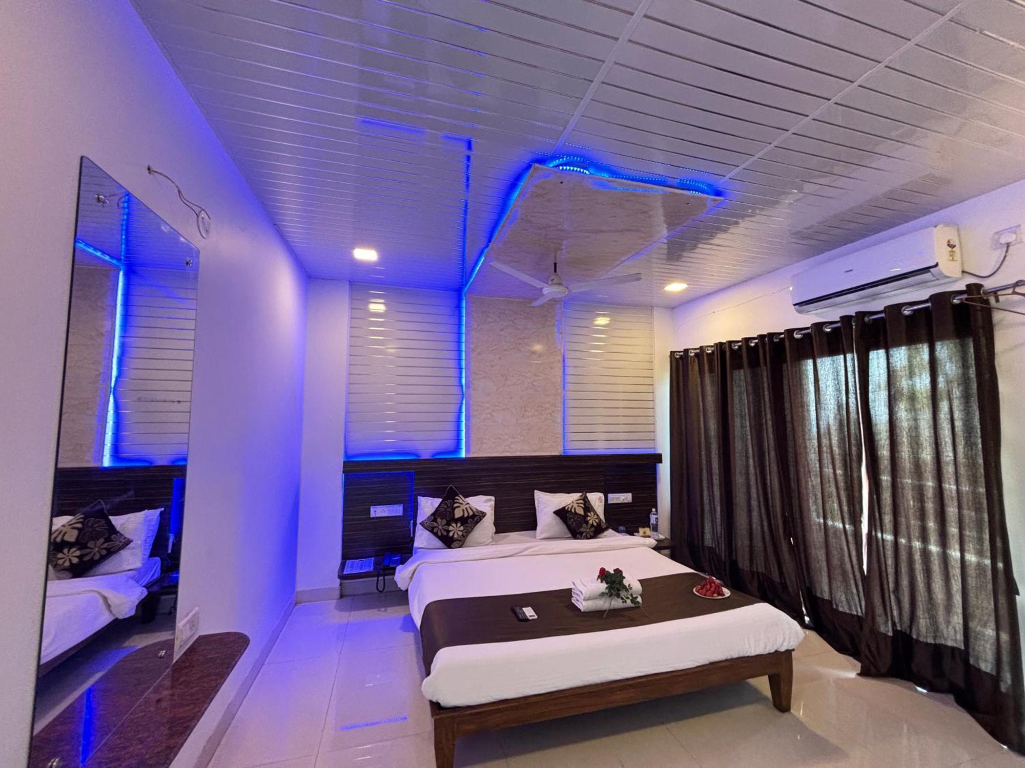 Hotel Oneness Mahableshwar Mahābaleshwar Esterno foto